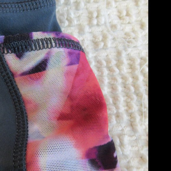 CALIA by Carrie Underwood Gray Capris w/ Pockets - Picture 5 of 14